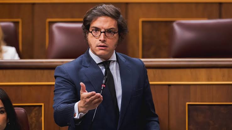 Figaredo retrata la 'preocupación' del Gobierno por los españoles: 'Su  única patria es el PSOE' - VOX
