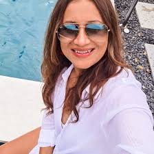 Make your grad's day with a custom cake from your local H-E-B Bakery. Our  bakery department will customize a cake so it's as unique as your grad