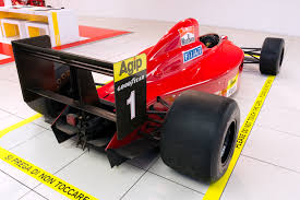 La ferrari 641/2 d'alain prost est exposée pour son design au museum of modern art (moma) de new york depuis 1993 1.d'abord présentée à plat sur ses quatre roues lors de l'exposition « designed for speed: Ferrari 641 F1 Wikiwand