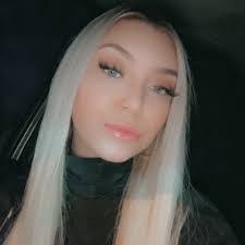 Hannah Gillin's Instagram, Twitter & Facebook