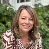 Debbie Dill's Instagram, Twitter & Facebook