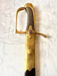 If you have to make a historic atmosphere in residence you can think to choose one of these medieval weapons. 650 Ideeen Over Ancient Gold Sabre Zwaard Wapens Katar