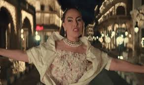 شريهان، ممثلة مصرية استعراضية مواليد 1965م. Ø§Ù„ÙÙ†Ø§Ù†Ø© Ø´Ø±ÙŠÙ‡Ø§Ù† ØªÙƒØ´Ù ØªÙØ§ØµÙŠÙ„ Ù‚ØµØ© Ø¥Ù†Ø¬Ø§Ø¨ Ø¥Ø¨Ù†ØªÙ‡Ø§ Ø§Ù„ØµØºØ±Ù‰ Ø§Ù„Ø¹Ø±Ø¨ Ø§Ù„ÙŠÙˆÙ…