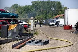 Gifi n'est pas une entreprise comme les autres où les relations humaines sont souvent de façade,. Amiens La Casse Abandonnee Prend Feu