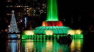 The sinkhole is approximately 23 feet 8 inches (7.21 m) deep and is located 100 feet (30.5 m) east of the fountain. Holiday Lights At Lake Eola Park Orlando Photographer Commercial Editorial Social Media Photography