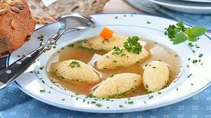 Griessnockerlsuppe Rezept Fur Die Bayrische Spezialitat Koch Mit Griessnockerlsuppe Rezept Rezepte Griessnockerln