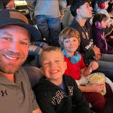 World market expandable wood table and chairs. 67x49” expands to 87” L