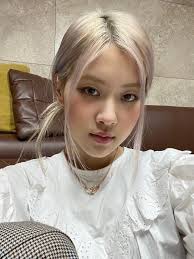 From white blonde to golden platinum or sandy blonde, these kpop girls look absolutely amazing wearing this beautiful hair color. 6 Best Kpop Idol Hair Color Ideas That Ll Be Chic On You Kbeauty Addiction