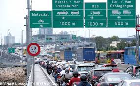Tambang teksi di atas adalah tambang yang dianggarkan berdasarkan kadar jarak sahaja. Pemandu Teksi Johor Bahru Singapura Desak Spad Selaraskan Tambang Sama Seperti Singapura Jb Paultan Org