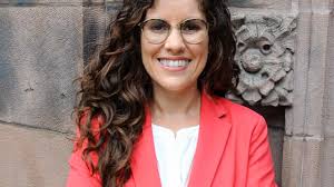 R. Isabela Morales *19 Builds Book