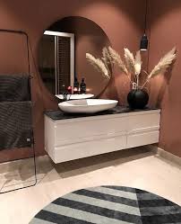 The ledge at the back of the tub provides ample space for products and some. Affordable Decorating Ideas For A Modern Master Bathroom