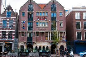 Maybe you would like to learn more about one of these? Amsterdam 30 April Beruhmte Amsterdam Bulldog Coffee Shop Und Hotel In Bezirk Rotlicht Im Laufe Des Abends Auf April 30 2015 Den Niederlanden Lizenzfreie Fotos Bilder Und Stock Fotografie Image 48046587