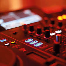 Here you may listen to live online station 98.8 kiss fm german beats right now for free. Der Beat Von Berlin Kiss Fm
