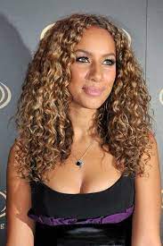 Caramel And Golden Blonde Highlights On Dark Brown Hair Pretty Designs Curly Hair Styles Curly Hair Styles Naturally Permed Hairstyles