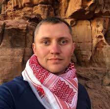 Krupp Breaker , which pipe is flow which is return , same pipes both sides  tia