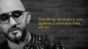 Donde te abracen y quieras 5 minutos más, ahí es
