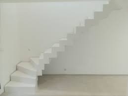 Escalier Un Quart Tournant En Beton Cire Blanc Escalier Design Beton Cire Blanc Escalier
