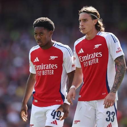Calafiori e Lewis-Skelly no Arsenal
