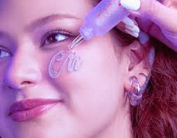 Andrea Maye's Instagram, Twitter & Facebook