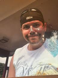 Can someone remove the stain from this picture of a beard?