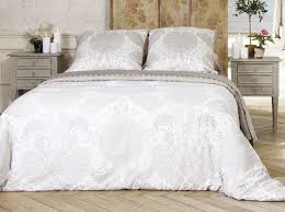 Housse de couette arles christian lacroix housse de couette christian lacroix auchan archives des housse de couette taie d oreiller 1 personne white side geraldw scrub from tse4.mm.bing.net christian lacroix parure housse de couette + 2 taies d'oreiller 169,00 € la parure de lit christian lacroix est confectionnée avec le plus grand soin en. La Maison Christian Lacroix S Invite Chez Carrefour Elle Decoration