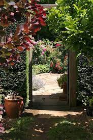 Red Cow Farm In Sutton Forest Nsw Is One Of Those Grand Southern Highland Gardens That Overflow With Flowers Every Spring Farm Gardens Garden Garden Greenhouse