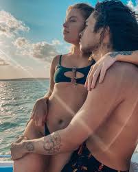 Luísa sonza e pequena lo no 'prazer, luísa' reprodução/twitter @luisasonza. Luisa Sonza E Vitao Oficializam Namoro Popline