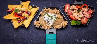 4 wmf lono raclette grill mit pfännchen. Raclette Alles Ist Kase Kreative Ideen Furs Pfannchen Und Umzu Birgitd