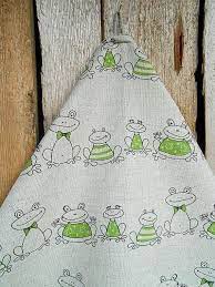 Frog Towel Frog Decor Green Frog Tea Towel Hand Towel Kitchen Etsy In 2021 Dish Towels Gifts Hand Towels Kitchen Tea Towel Gift