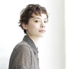 髪型ヘアスタイルhairstyleベリーショートにピンパーマをかけ