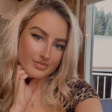 Lucy Henderson's Instagram, Twitter & Facebook