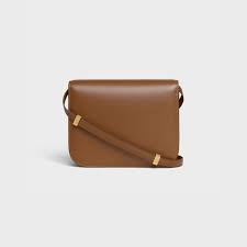 These leathers are natural and unique: Mittelgrosse Classic Tasche Aus Boxkalbsleder Camel 189173dls 04fg Celine