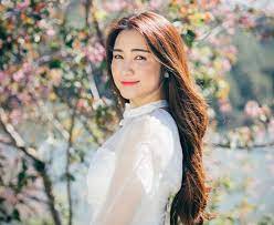 Họ thường cùng nhau du lịch nước ngoài. Hoa Minzy La Ai Va Ná»•i Tiáº¿ng NhÆ° Tháº¿ Nao