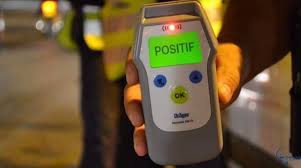 Il est surprenant de constater le nombre de personnes présentant des  problèmes respiratoires, notamment de l'asthme, au moment de souffler dans  l'éthylotest…Une simple coïncidence ? #oupas 🤔 Si vous avez consommé de