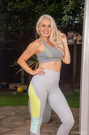 Low prices across earth's biggest selection of books, music, dvds, electronics, computers, software, apparel & accessories, shoes, jewelry, tools & hardware, housewares, furniture, sporting goods, beauty & personal care, groceries & just about. Fergie Armstrong Nude In Fergie Does A Workout Free Cosmid Picture Gallery At Elite Babes