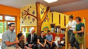 Dieses schild ist 70cm breit und 30cm hoch. Im Kindergarten Wachst Jetzt Ein Pappelbaum Zwingenberg Nachrichten Und Informationen