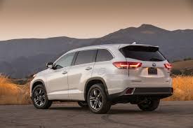 I test drove both a nissan pathfinder and a toyota highlander and i enjoyed the ride and drive in the pathfinder more than the highlander. 2017 Nissan Pathfinder Vs 2017 Toyota Highlander Compare Cars