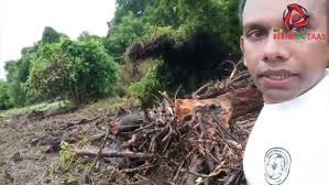 "Heavy rain Mr.Babu Narayan Gaonkar of Derode Village his property fancing  compound wash in Valpoi"