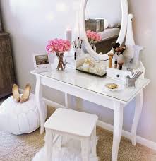 5 Chic Ways To Style A Vanity Coiffeuses Idee Deco Chambre Et Decoration Chambre