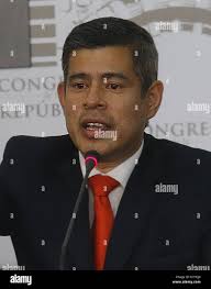 LIMA 07 DE SETIEMBRE DEL 2017 EX SALA MOHME, AHORA CON OTRO NOMBRE, LUCE  REFACCIONADA Y CON ALFOMBRA AZUL Y SILLAS CELESTES. PRESIDENTE DEL CONGRESO LUIS  GALARRETA EN CONFERENCIA DE PRENSA EN