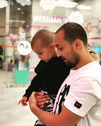 Сына лера родила в 19 лет от барабанщика группы «ласковый май» сергея ленюка. Redkij Kadr Lera Kudryavceva Pokazala Syna I Vnuka Novosti Russkogo Radio Moskva 105 7