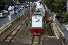 Langkah pertama dengan naik ka siliwangi terlebih dahulu dari sukabumi turun cipatat. Bandung Merdeka Com Naik Kereta Api Rombongan Akan Dapat Diskon 15 Persen