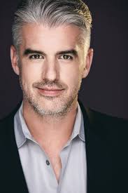 Learn about the Mentors helping entrepreneurs in our program