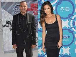 Williams wurde als kind einer schwedischen mutter, einer professionellen töpferin, und eines afroamerikanischen vaters 1981 in chicago geboren. Grey S Anatomy Star Jesse Williams Das Ist Seine Neue Freundin Trend Magazin Jesse Williams Greys Anatomy Minka Kelly