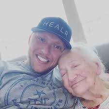 Daniel Waite's Instagram, Twitter & Facebook