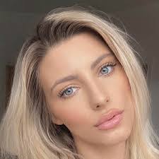 Olivia Novak's Instagram, Twitter & Facebook