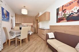 Per la vostra vacanza sulle dolomiti in trentino scegliete uno degli appartamenti in affitto in val di fassa. Appartamenti In Val Di Fassa Casa Dorich