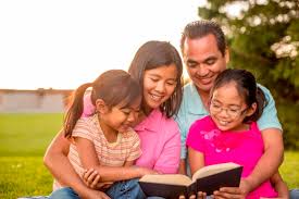 Ayah adalah pemimpin sebuah keluarga. Peran Orang Tua Dalam Pendidikan Anak Manajemen Pendidikan Net