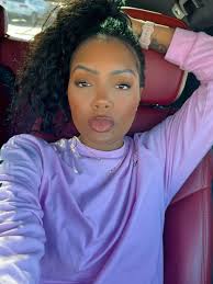 Sitting in the car negotiating with myself before this workout 😩 Not  feeling it today. Cycle in full effect. Pray for me. Mesh… get your ass in  the gym! 😩