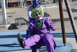 Deluxe joker costume from the movie the dark knight. Wenn Du Den Clown Spielen Willst Dann Am Besten Mit Einem Kostum